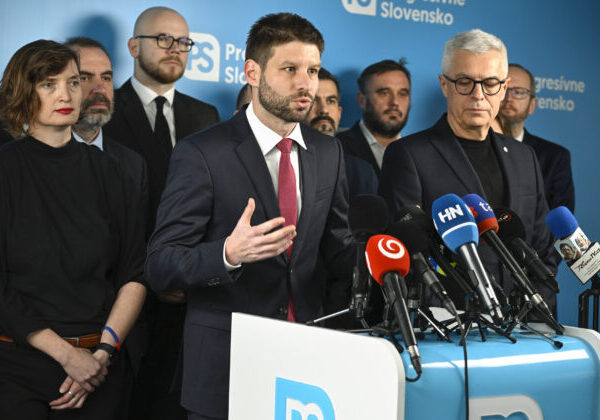 Progresívne Slovensko chce zmeniť zákon o SIS, preverenie by už nemala vykonávať samotná tajná služba