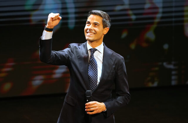 Víťazom holandských volieb je protiislamský Geert Wilders, ale vládu pravdepodobne nezostaví