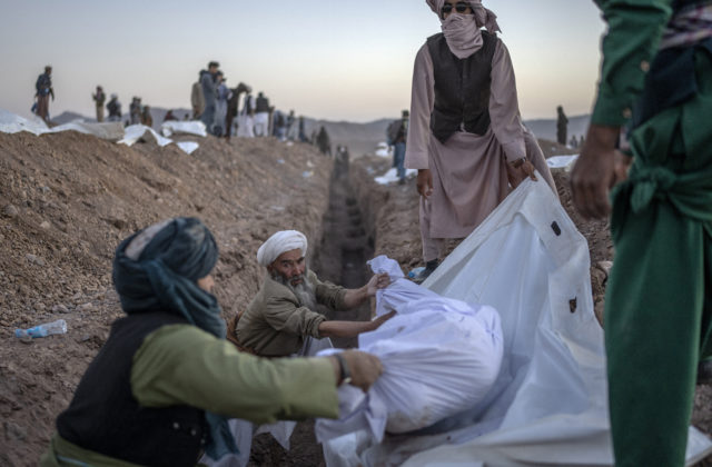 Taliban hlási desiatky mŕtvych pakistanských vojakov v pohraničných stretoch