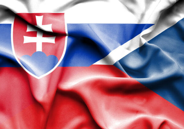 Mestá a obce vyvesia české aj slovenské vlajky, začal sa Týždeň česko-slovenskej vzájomnosti