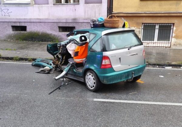 V Ružomberku sa zrazilo päť áut, hromadná nehoda si vyžiadala troch zranených – FOTO
