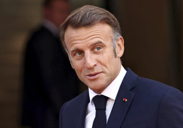 Macron vyhlásil, že Rusko zradí svoje sľuby a vráti sa, ak bude Ukrajina nútená znížiť svoju armádu