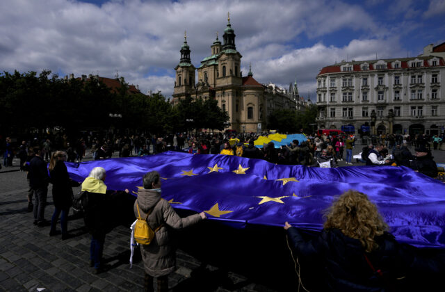 Tisíce ľudí v Prahe demonštrujú&hellip;