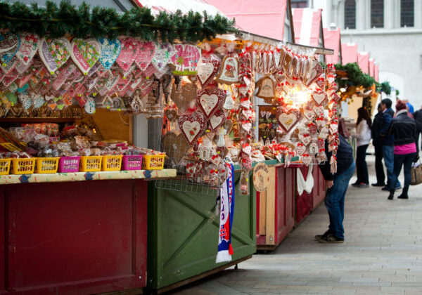 Vianočné trhy v Petržalke začnú koncom novembra, návštevníkov čakajú živé alpaky aj Mikulášska kvapka krvi