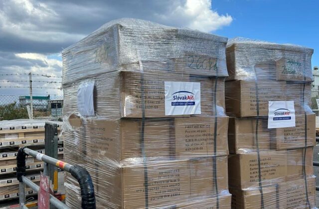 Slovensko posiela ďalšiu humanitárnu pomoc do Gazy, loď vezie potraviny, lieky aj sušené mlieko pre deti – FOTO