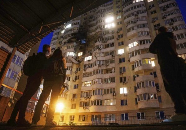 Kyjev sa pripravuje na najťažšiu zimu od začiatku vojny, útoky na energetickú infraštruktúru sa stupňujú