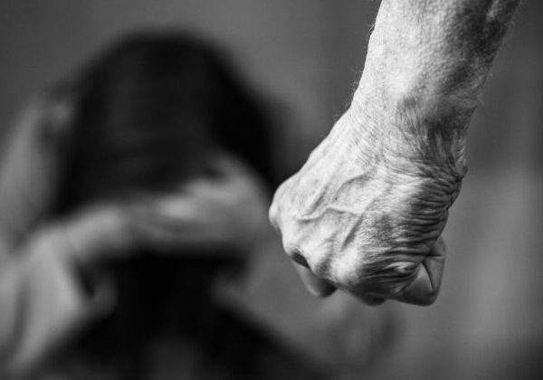 Násilie na ženách je stále prítomné na Slovensku aj vo svete, každá desiata sa cíti byť obeťou obťažovania