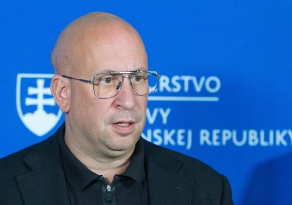 Odvolávanie ministra Ráža sa v parlamente uskutoční, opozícia potvrdila dodanie podpisov