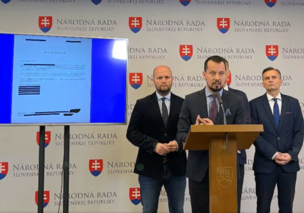 Šéf finančnej správy dal príkaz na lustrovanie rodiny Marty Šimečkovej, tvrdia Demokrati a podávajú trestné oznámenie – VIDEO