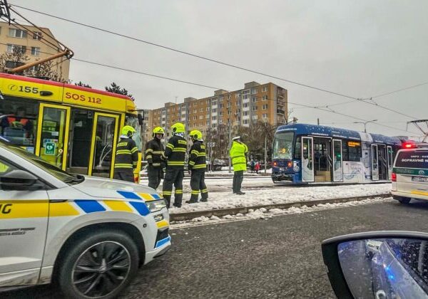 Na Triede SNP v Košiciach a zrazili dve električky, zranilo sa osem osôb – FOTO