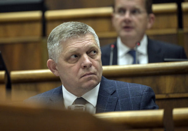 Ficovi zrušili prednášku na škole v Poprade, dôvodom však podľa premiéra neboli vulgárne odkazy na chodníku