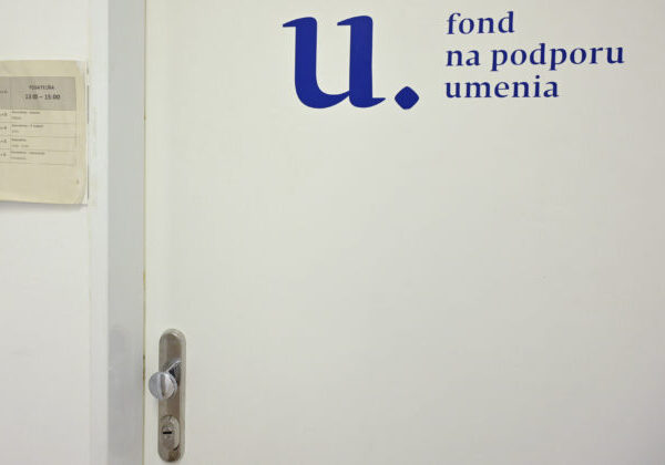 Iniciatívy upozorňujú na hlbokú krízu Fondu na podporu umenia. Tvrdia, že skolabovali procesy aj nezávislosť FPU