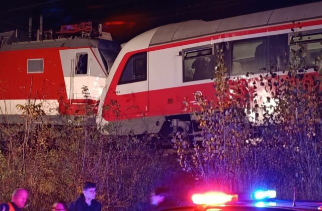 Opozícia reaguje na zrážku vlakov pri Pezinku, príčinu nešťastí vidí v zastaraných zabezpečovacích systémoch – VIDEO, FOTO