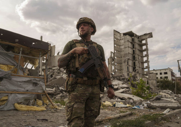 Rusi sa na východe Ukrajiny pokúšajú prerušiť cestu medzi mestami Pokrovsk a Myrnohrad