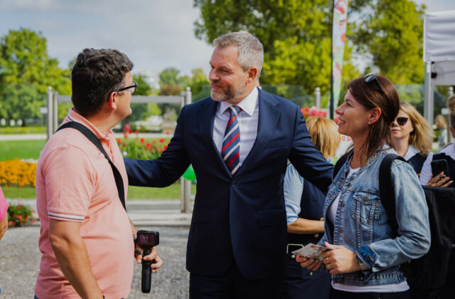 Dieťa občanov Slovenska bude môcť mať dve priezviská, Pellegrini podpísal novelu zákona