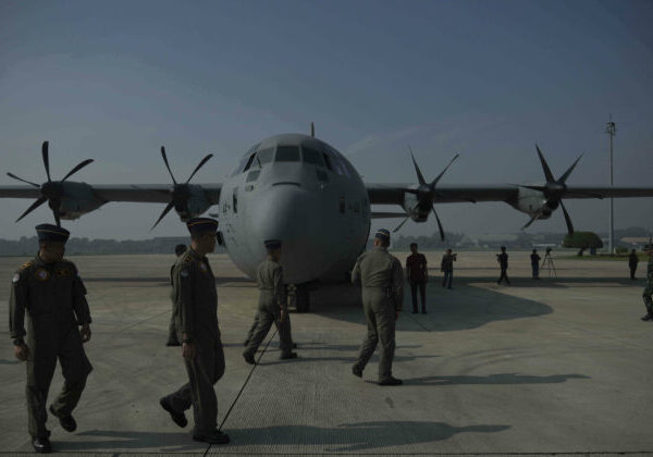 V Gruzínsku sa zrútilo turecké vojenské lietadlo s 20 ľuďmi cestou z Azerbajdžanu