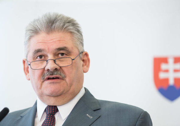 Koalícia podľa Richtera Úrad na ochranu oznamovateľov neruší, ale transformuje. Gröhling má na to iný názor