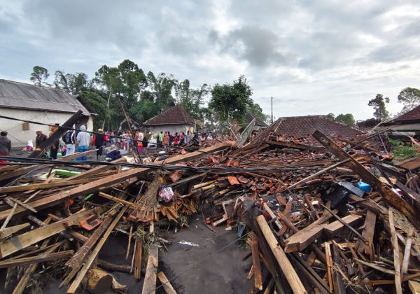 Erupcia sopky v Indonézii zranila najmenej troch ľudí, stovky evakuovali