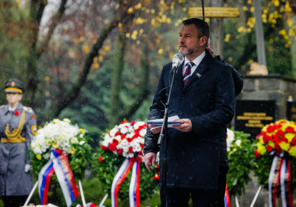 Vďaka novembru 1989 môžeme slobodne vysloviť svoj názor, Pellegrini apeloval aj na úctu k študentom – VIDEO, FOTO