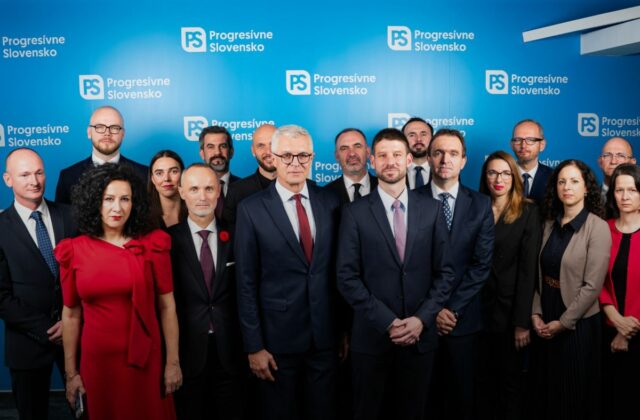Progresívne Slovensko predstavilo tieňovú vládu. „Ministerkami“ sú aj Jaurová, Stohlová a Števulová – VIDEO