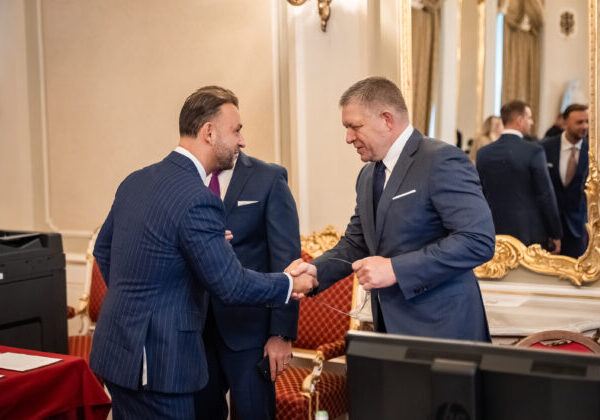 Prieskum ukázal, ako kriedová revolúcia a exekúcia Šutaja Eštoka ovplyvnili percentá Smeru a Hlasu. Zaujímavý je aj pohyb KDH