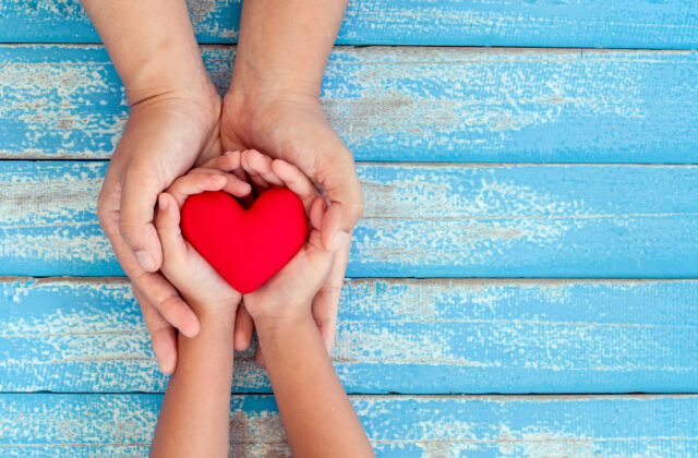 Adamko sa narodil so vzácnou chybou mozgu. Rodičia&hellip;