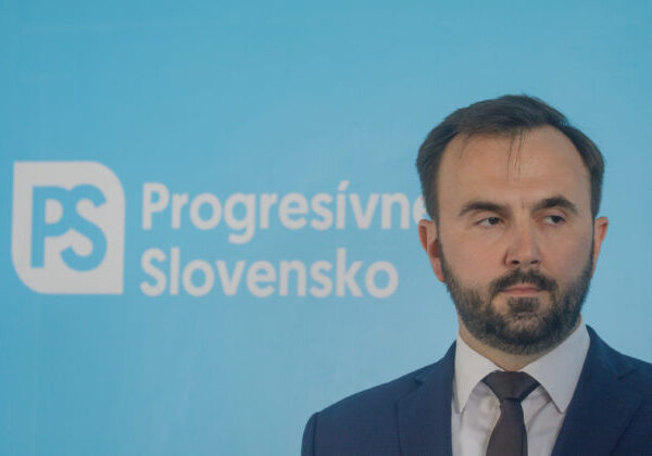 Sľuby o nižších cenách neboli splnené, pre Ficovu zbabranú konsolidáciu zažijú Slováci tie najťažšie Vianoce