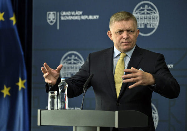 Slovensku podľa Fica chýba strategické riadenie. Pomôcť by mal dokument, ktorý spracujú experti zo SAV