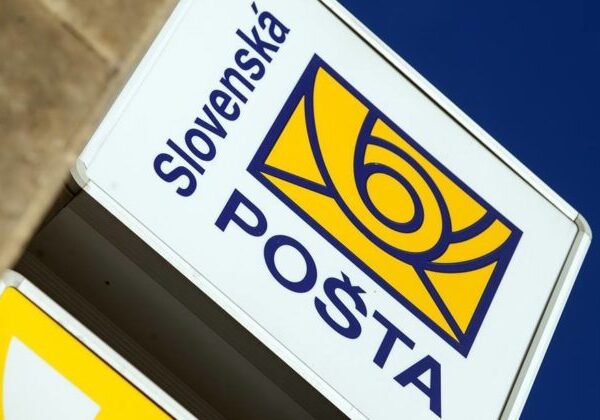 Slovenská pošta spája praktickú službu s originálnym darčekom, ľudia si môžu vytvoriť vlastnú známku
