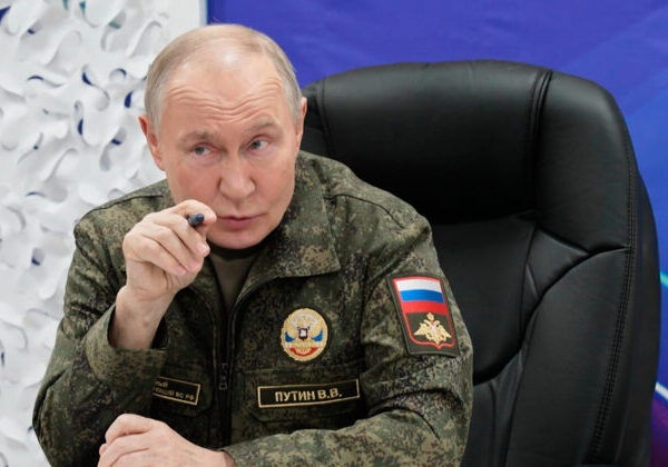 Putin hrozí, že dobyje ďalšie mestá, ak Kyjev odmietne mierový návrh USA