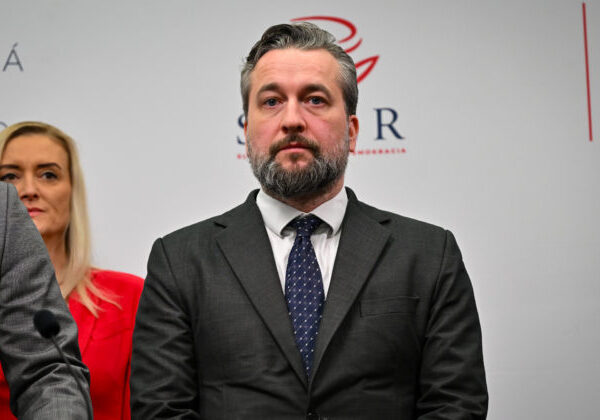 Europoslanec Blaha 17. november neoslavuje, všetkým „slniečkarom“ poslal odkaz z Ruska – VIDEO