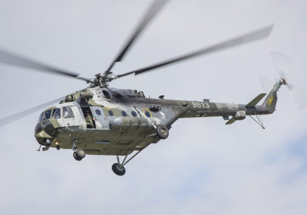 Ukrajinci dronom zostrelili vrtuľník Mi-8 na ruskom území