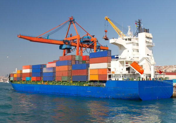 Prebytok EÚ v obchode s tovarmi voči USA v treťom štvrťroku klesol