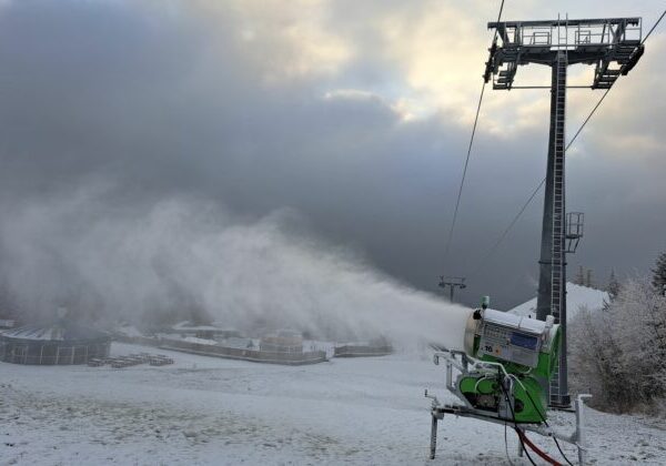 Zasnežovanie lyžiarskych stredísk v Tatrách sa možno začne už budúci týždeň, keď sa ochladí