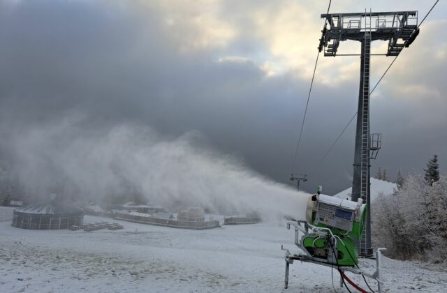 Zasnežovanie lyžiarskych stredísk v Tatrách sa možno začne už budúci týždeň, keď sa ochladí