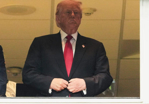 Trump udelil milosť viac ako 70 ľuďom obviňovaným z pokusu o zmarenie volieb z roku 2020