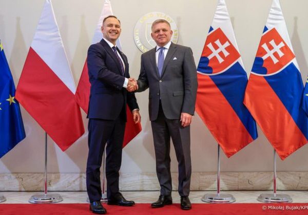 Nawrocki zablahoželal Ficovi k vylúčeniu Smeru z PES, premiér označil stretnutie za konštruktívne – FOTO