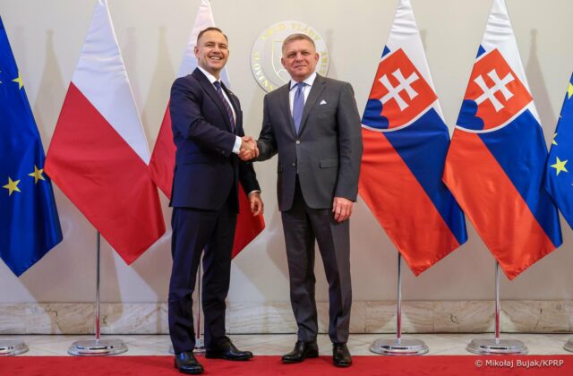 Nawrocki zablahoželal Ficovi k vylúčeniu Smeru z PES,&hellip;