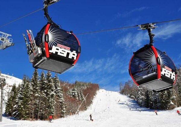 Jasná otvorila zimnú sezónu vo veľkom štýle, návštevníkov lákajú desiatky kilometrov zjazdoviek aj Fresh Track