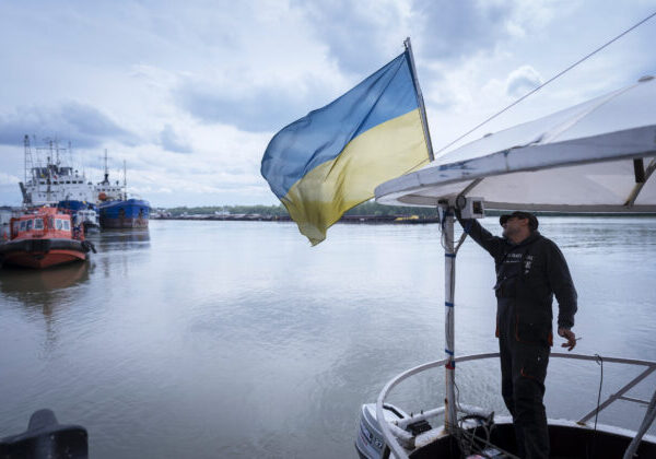 V Rumunsku evakuovali dve dediny, keď ruský útok podpálil loď na Dunaji prevážajúcu skvapalnený plyn