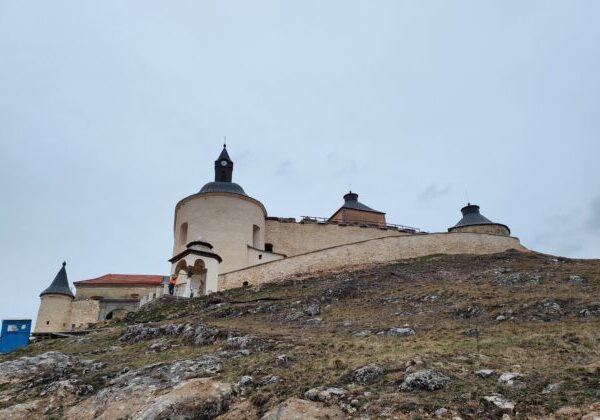 Bude Kráska Hôrka niekedy ešte otvorená? Riaditeľka SNM a ministerstvo podľa expertov obnovu hradu ohrozujú