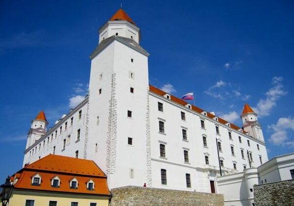 Bratislava schválila rozpočet na budúci rok, hovorí o výraznom znižovaní zadlženosti