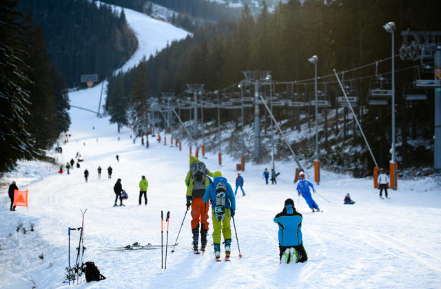 Zimná sezóna odštartovala prvou lyžovačkou v Jasnej, návštevníci sa môžu tešiť aj na novinku
