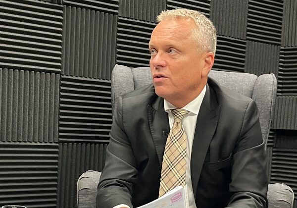 Slovensko sa podľa Andrassyho môže dostať na dno priepasti, najväčší problém vidí v nevyužitých eurofondoch – VIDEO