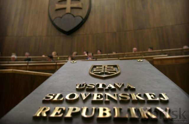 Európska komisia začala konanie voči Slovensku v súvislosti s novelou ústavy