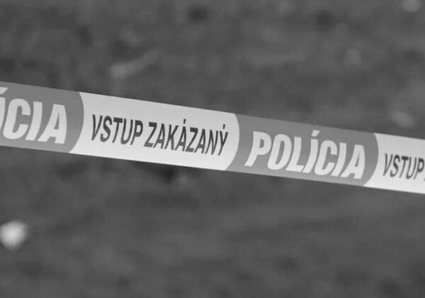 Na dvore rodinného domu v Michalovciach našli mŕtvu ženu