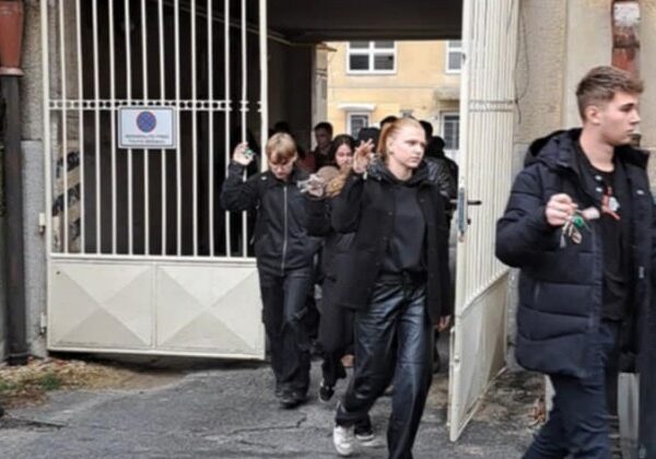 V Poprade oslavovali 17. november aj tamojší gymnazisti, prítomných na diaľku pozdravil študent Muro