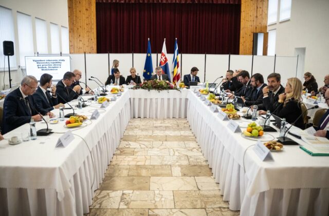 Vláda na výjazdovom rokovaní v…