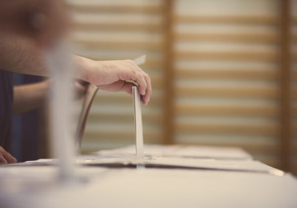 Odborník na verejnú správu nepovažuje predĺženie volebného obdobia za správne z viacerých dôvodov