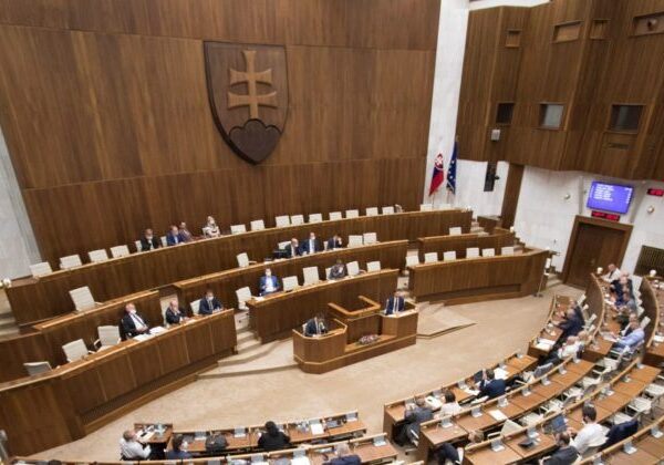 Slovensko bolo lídrom v ochrane oznamovateľov, inštitúcie po celom svete nesúhlasia s rušením úradu